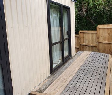 Modern 2BR – 5 min to Sturges Rd Train Station - Photo 4