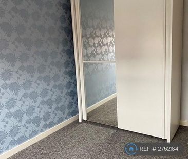 4 bedroom semi-detached house to rent - Photo 5