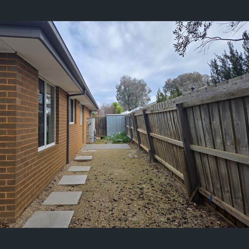2/29 Lady Penrhyn Drive, Wyndham Vale, Vic 3024 - Photo 1