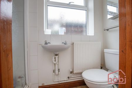 1 bedroom in a house share to rent - Photo 3