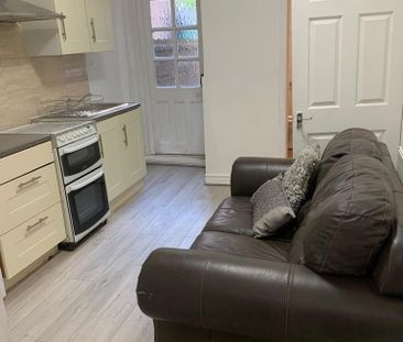 2 bedroom ground floor flat to rent - Photo 1