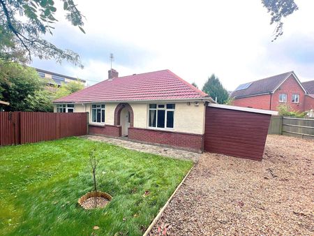 4 bedroom detached bungalow to rent - Photo 4