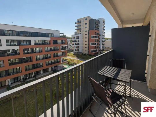 Zcela nový, plně vybavený byt 32,2 m and sup2; v projektu Tesla Hloubětín balkon a parkovací místo - Фото 1