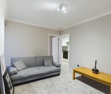 1 Bed Flat, Grant Court, SW19 - Photo 5