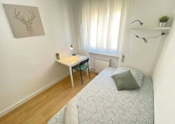 Calle de Sierra Carbonera, Madrid, Community of Madrid 28053