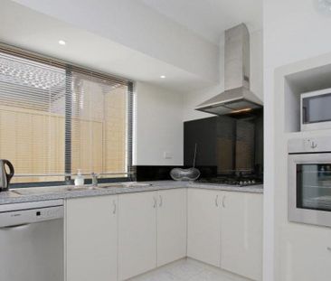 Charming 3 x 2 Canning Vale Home! - Photo 5