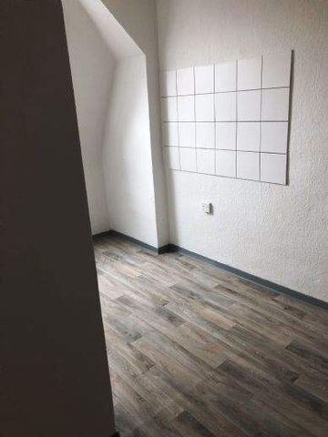 1 Raum Wohnung ab sofort Wilkau-Haßlau zu vermieten Bad mit Dusche neuwertig DG - Photo 2