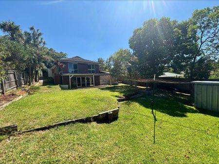 Spacious Four-Bedroom Family Home in a Prime Mooroolbark Location - Photo 5