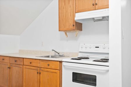 For Lease - 1 Grovepark Street, Richmond Hill, Ontario - Photo 5