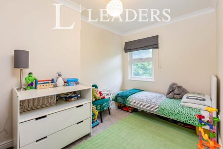 3 bedroom terraced to rent Holyoake Terrace, Sevenoaks, TN13 - Photo 4