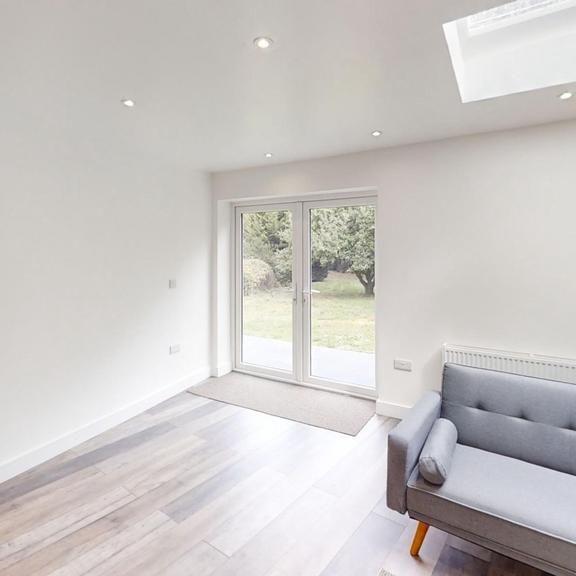 1 bedroom in a house share to rent - Photo 1
