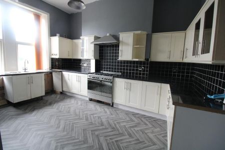 3 bedroom apartment to rent - Photo 3