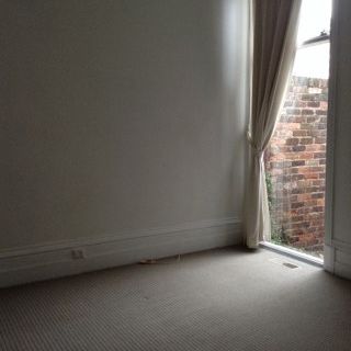 Beautifully presented brick Victorian - 4 MONTH LEASE - Photo 1