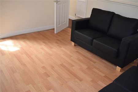 4 bedroom end of terrace house to rent - Photo 3