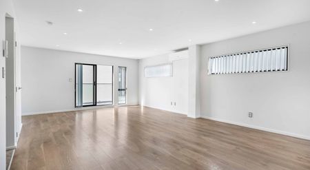 Modern Living - Spacious Four-Bedroom Townhouse - Photo 4