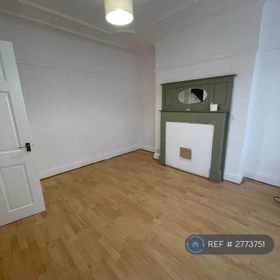 4 bedroom semi-detached house to rent - Photo 1