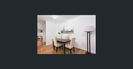 Spacious living with inner-city convenience - Photo 3