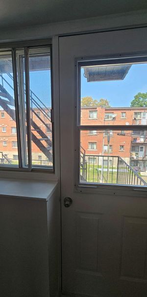 1 CH - 1 SDB - Montréal - $990 /mo - Photo 1