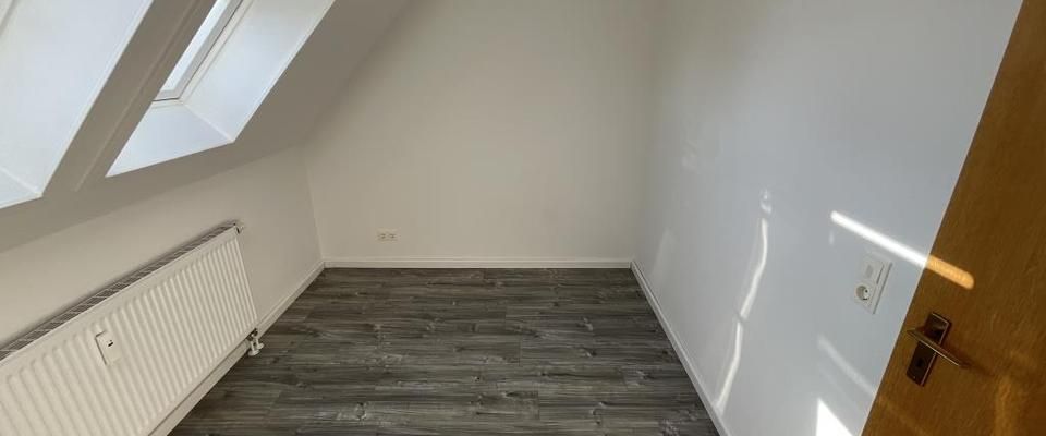 Helle, geräumige 3-ZKB-Balkonwohnung in der 3. Etage in der Südstadt zu vermieten! - Foto 1