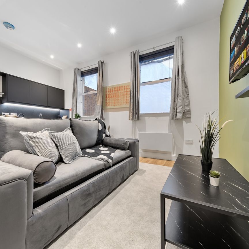 Studio Flat, Deptford High Street, SE8 - Photo 1