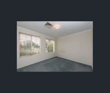 Charming Family Home in Redcliffe - Photo 3