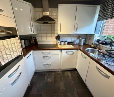 3 bedroom terraced house to rent - Photo 2