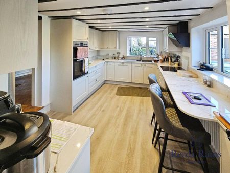 4 bedroom semi-detached house to rent - Photo 5