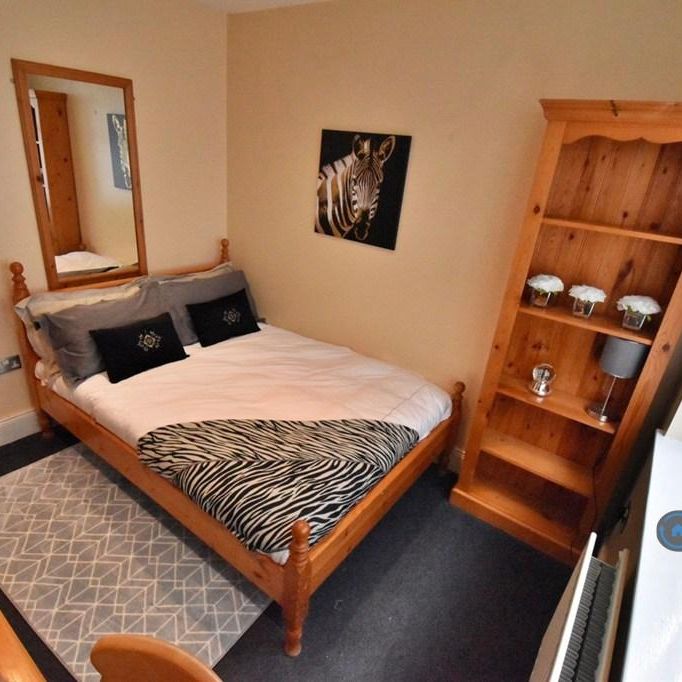 6 bedroom flat to rent - Photo 1