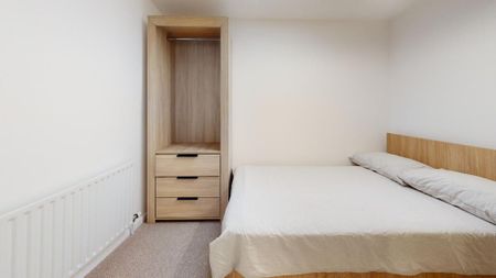 4 bedroom flat to rent - Photo 3