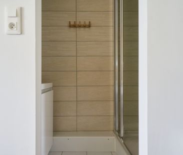 LEONE LALIRE B3 Roommate 3 Bedrooms at Reims - Photo 4