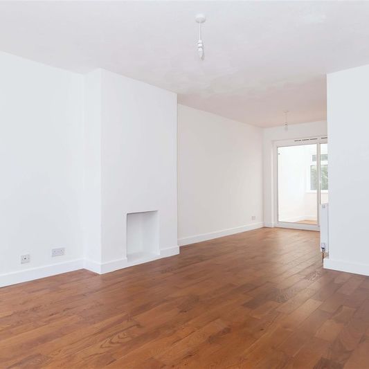 Lychpole Walk, Goring-By-Sea - Photo 1