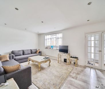 3 bed Terraced in Nicoll Way , Borehamwood, WD6 2PS - Photo 2