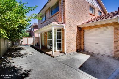 Three Bedroom Townhome - Walk To Shops & Schools - Photo 4