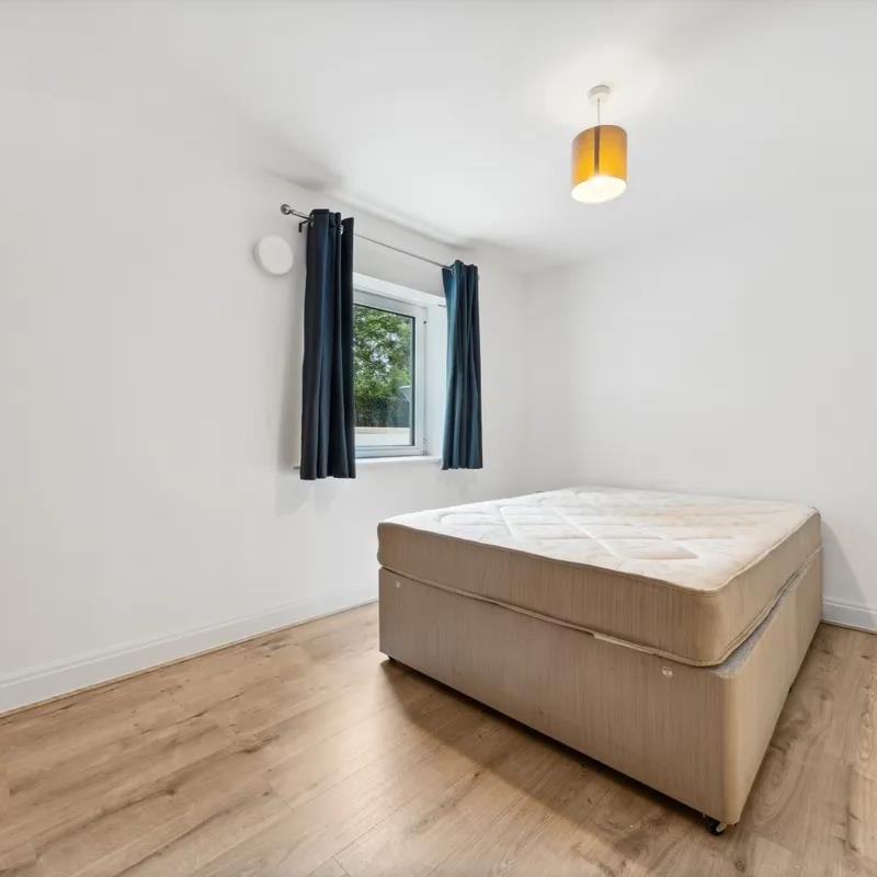 Holland Gardens - Photo 1