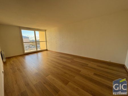 Location Appartement 3 pièces 67m² - Photo 5