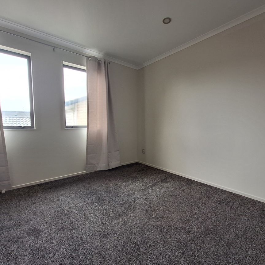 2 Bedroom Townhouse with Separate garage - Photo 1