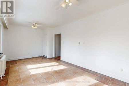 686A THE QUEENSWAY - Photo 5