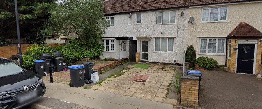 Brimsdown Avenue, Enfield EN3, London - Photo 1