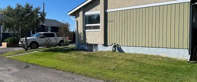 3-bedroom Main Floor Renovated House | 205 Olympia Crescent Southeast, Calgary - Photo 1