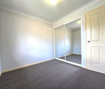 SPACIOUS FOUR BEDROOMS TOWNHOUSE with Double LUG - Photo 3