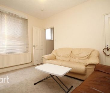 3 bedroom end of terrace house to rent - Photo 1