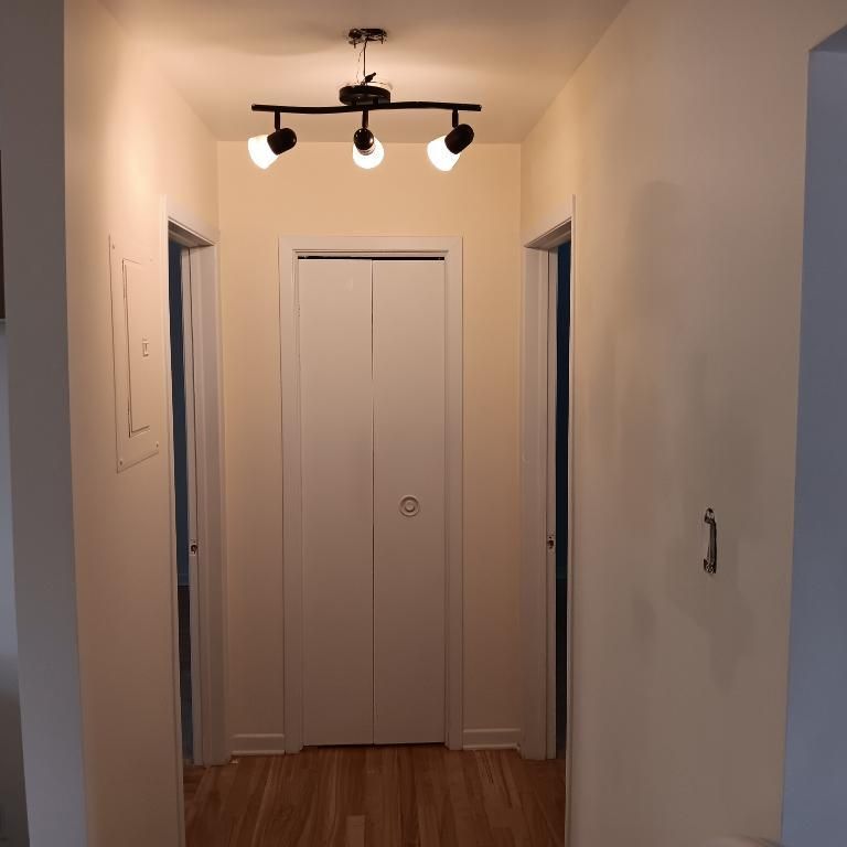 4 1/2 pièces, Rue Lamarre, Vieux-Longueuil (près centre Jacques-Cartier), 1er octobre - Photo 1