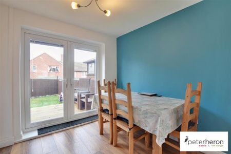 2 bedroom semi-detached house to rent - Photo 4