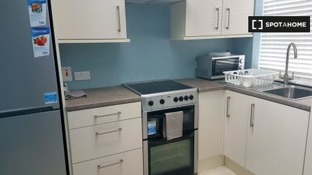 Room in shared 4-bedroom flat for rent in Whitehall, Dublin - Photo 5