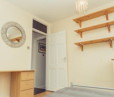 4 bedroom terraced house to rent - Photo 5