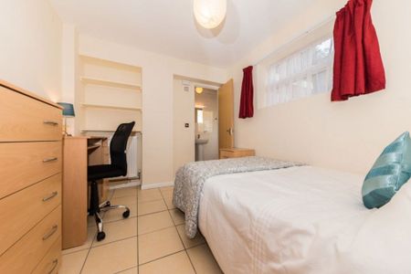 £722 p/w (£3,129 pcm) - Photo 3
