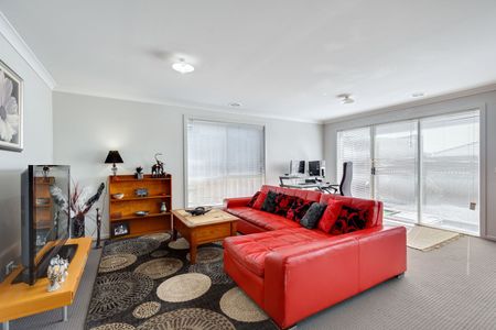 Spacious and Bright 3-Bedroom Home in Epping - Photo 4