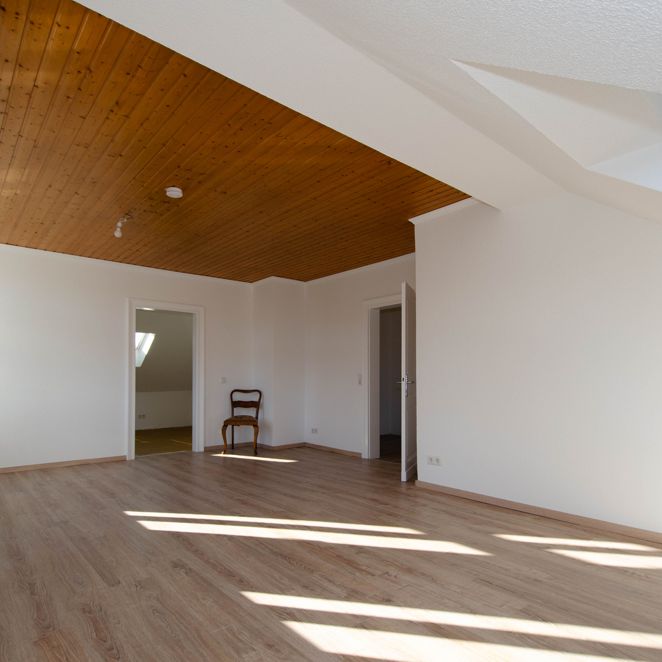 Elegante Dachgeschosswohnung im sanierten Altbau – ruhig und zentral in Wuppertal-Uellendahl-Ost - Photo 1