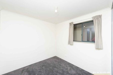 Charming Two Bedroom Apartment - Photo 4