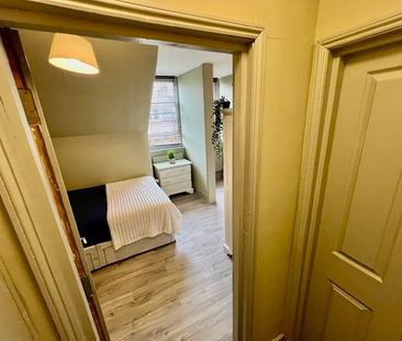 1 Bed Flat, Glazbury Road, W14 - Photo 2